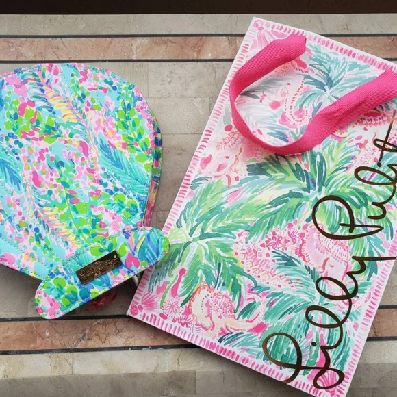 BNIB Lilly Pulitzer SeaShell Holder Makeup Brush Set with Bag Catch  the Wave - Picture 2 of 5